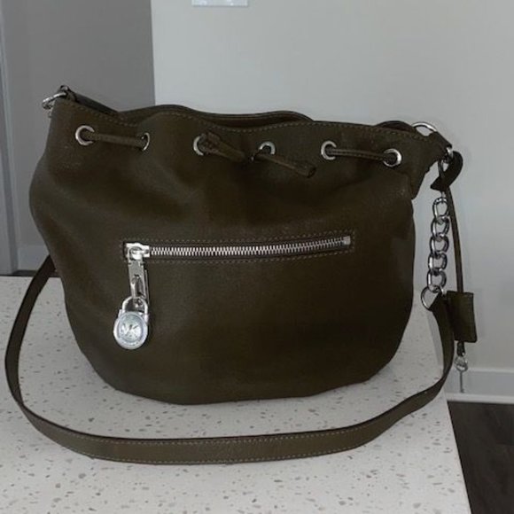 Michael Kors Knox Drawstring Loden Leather Bucket Bag w silver hardware EUC - Picture 2 of 16